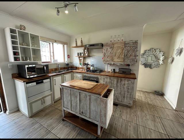 2 BEDROOM TOWNHOUSE FOR SALE IN PARADISE BEACH